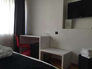 Отель Sarroglia Hotel Бухарест Двухместный номер с 1 кроватью - Подходит для гостей с ограниченными физическими возможностями-5